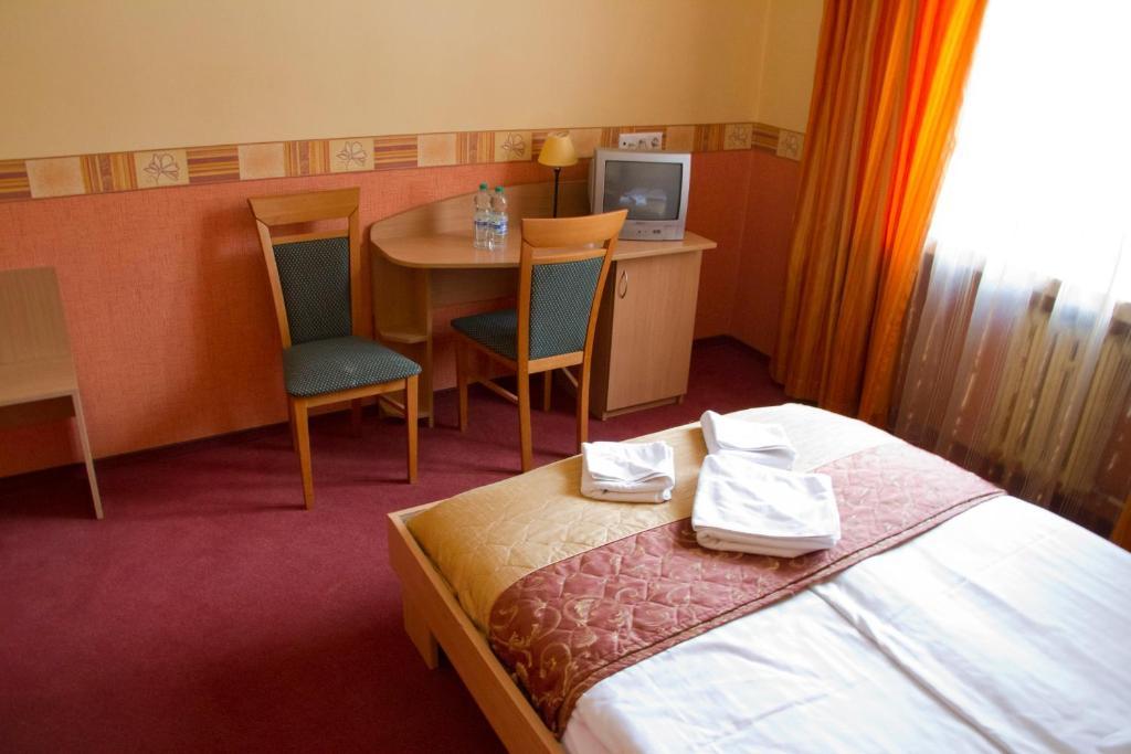 Hotel Iskra Rzeszów Zimmer foto